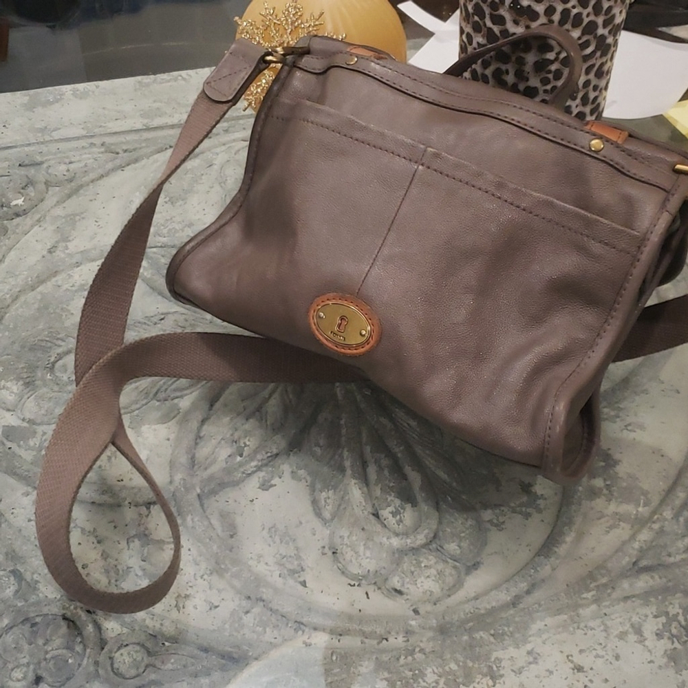 FOSSIL WOMEN'S LEATHER CROSSBODY GRAY CLASSIC FLAP CLOSURE BAG - Picture 2 of 13